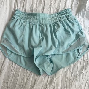 lululemon Hotty Hot Low Rise Shorts 2.5”